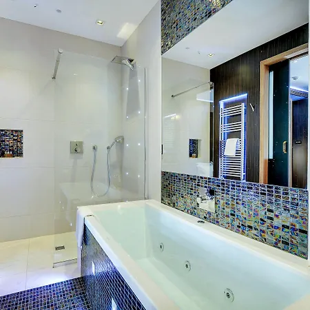 Mala Anglia - Boutique & 4* Sopot